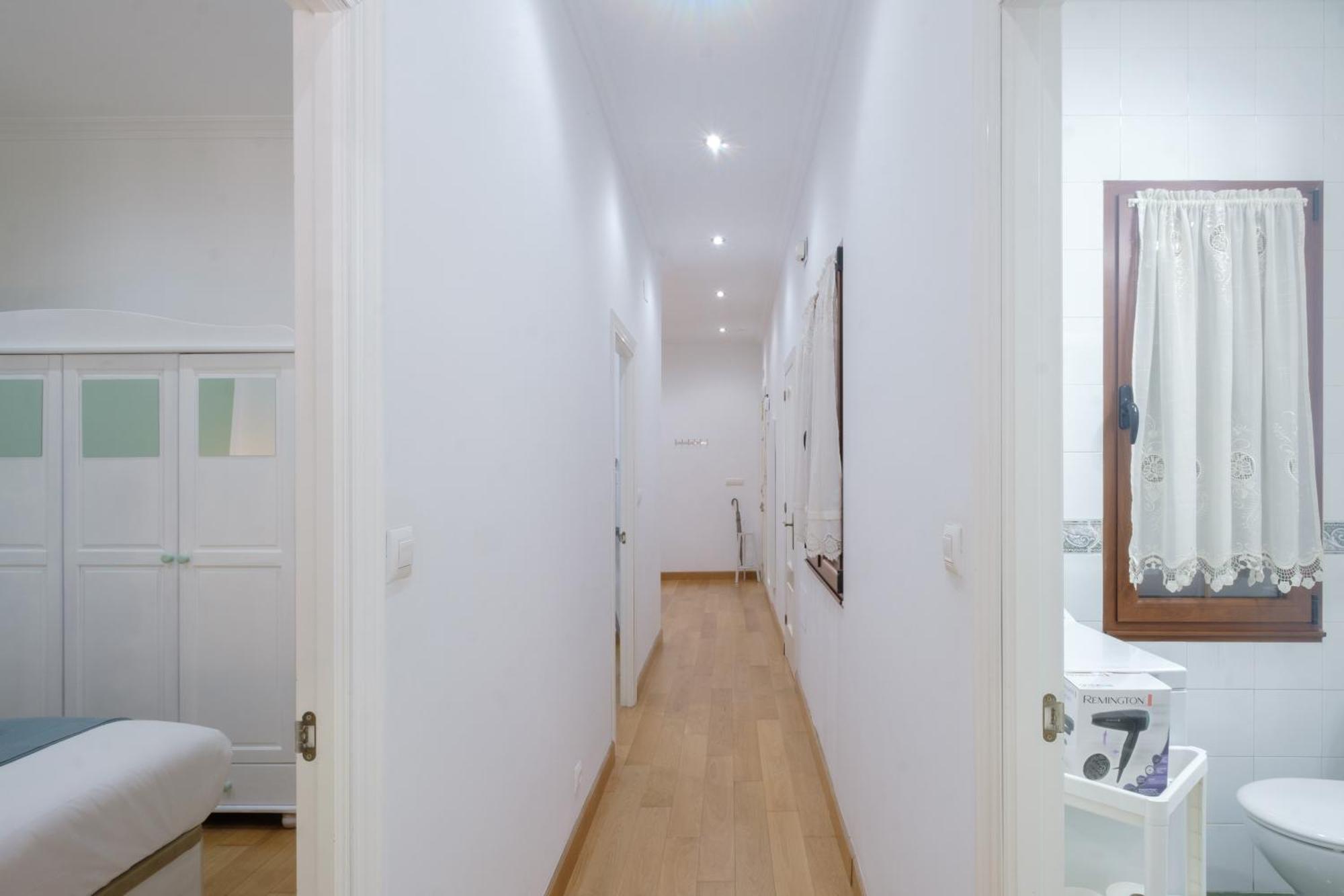 - Avda La Costa Apartment